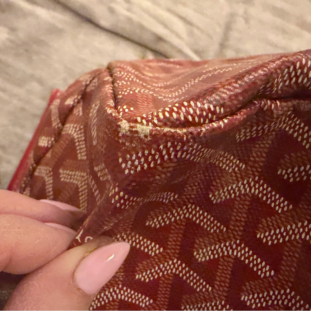 Red Designer-Pattern Tote with Matching Pouch - Picture 5 of 12